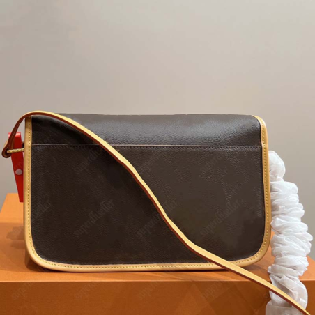 Vintage Chic Crossbody Satchel